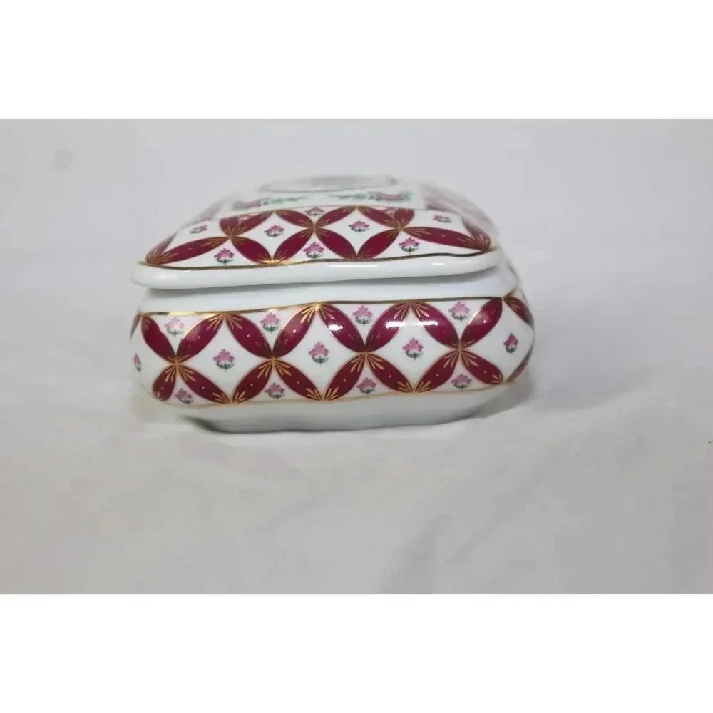 porcelain trinket box with lid 6in long 5in wide